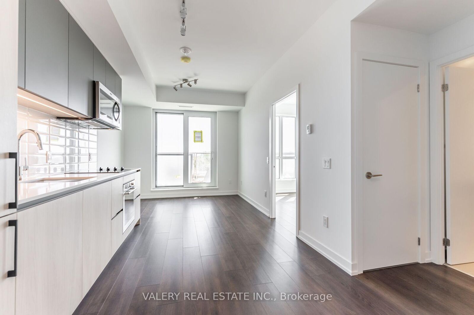 Property Photo:  150 Logan Avenue 631  ON M4M 0E4 