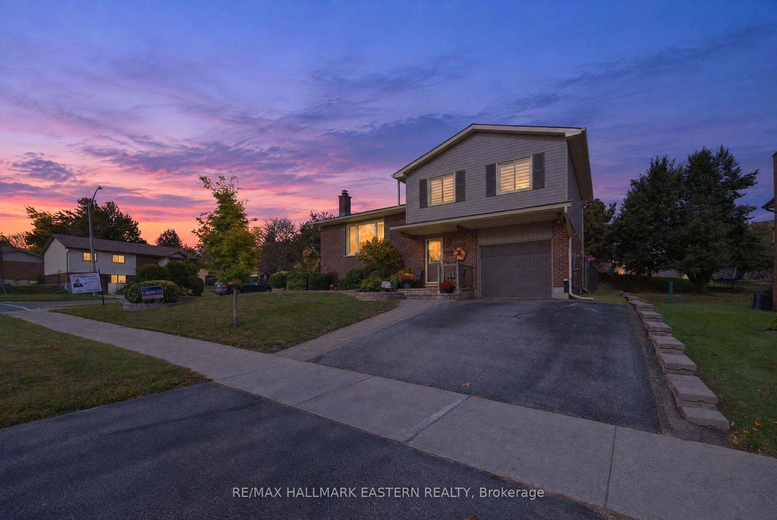 Property Photo: 2296 Kawartha Heights Boulevard ON K9K 1P4