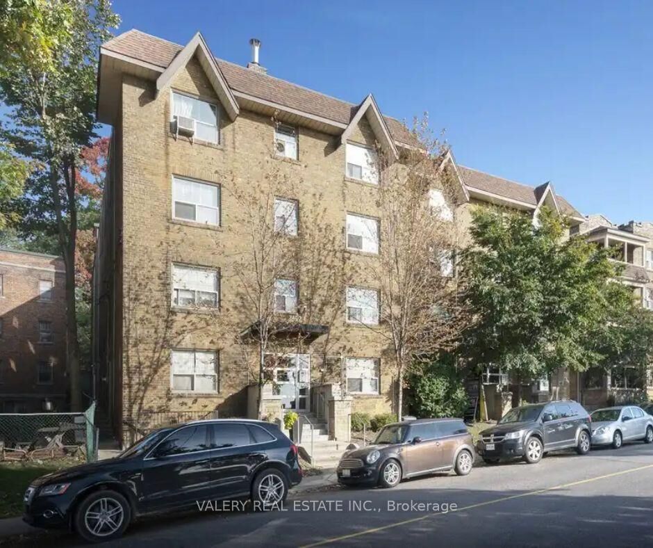 Property Photo:  2404 Queen Street E 27  ON  