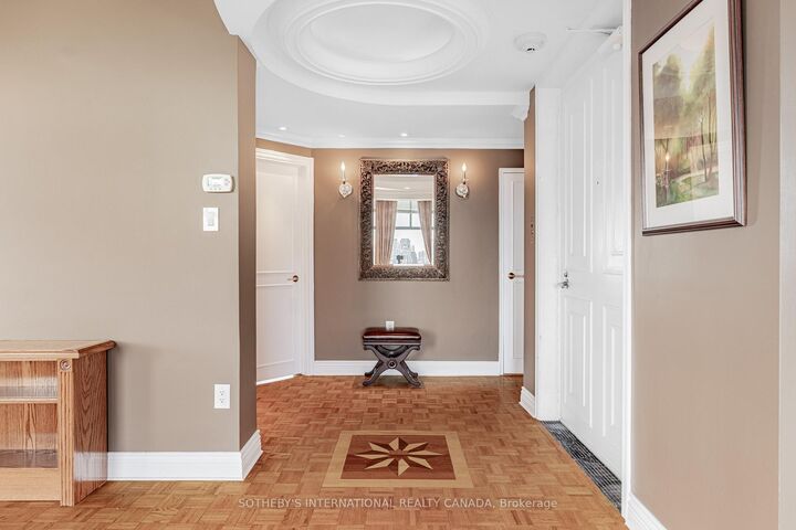 Property Photo:  423 Avenue Road 13  ON M4V 2H7 
