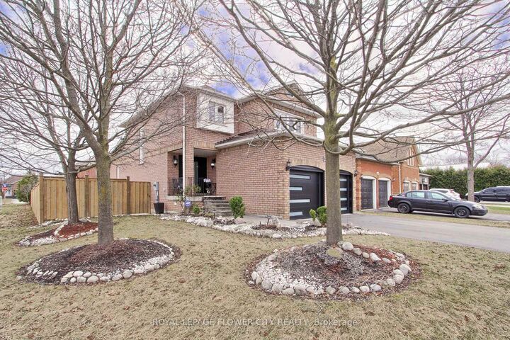 Property Photo:  6692 Meteor Court  ON L5N 7H9 