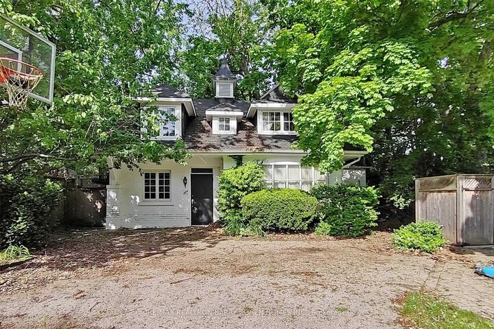 Property Photo:  28 Dunvegan Road  ON M4V 2P6 