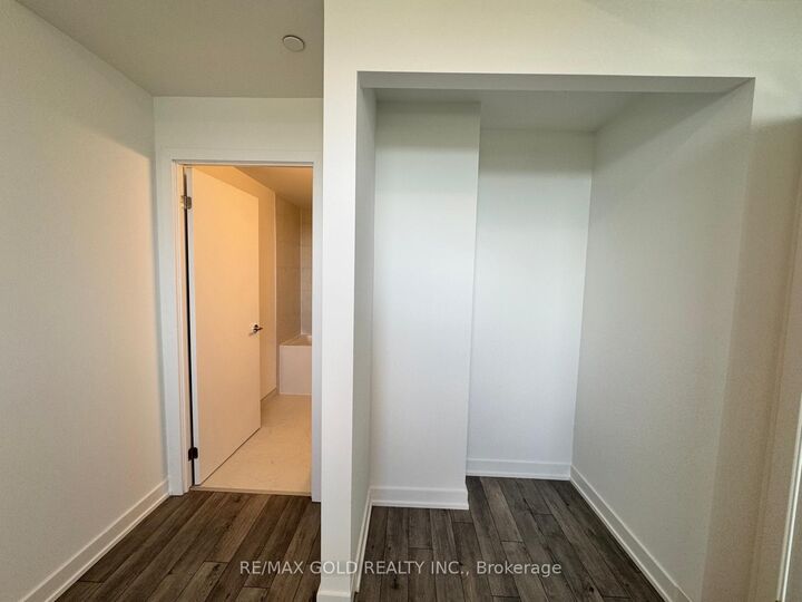 Property Photo:  1005 Dundas Street E 622  ON L6H 8C7 
