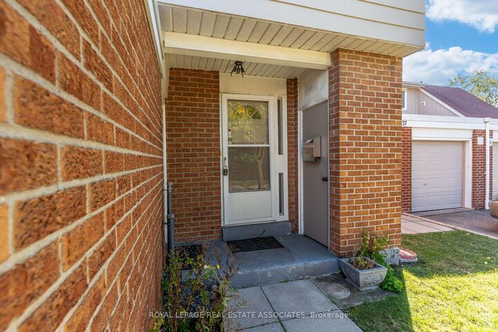 Property Photo:  215 Mississauga Valley Boulevard  ON L5A 1Y7 