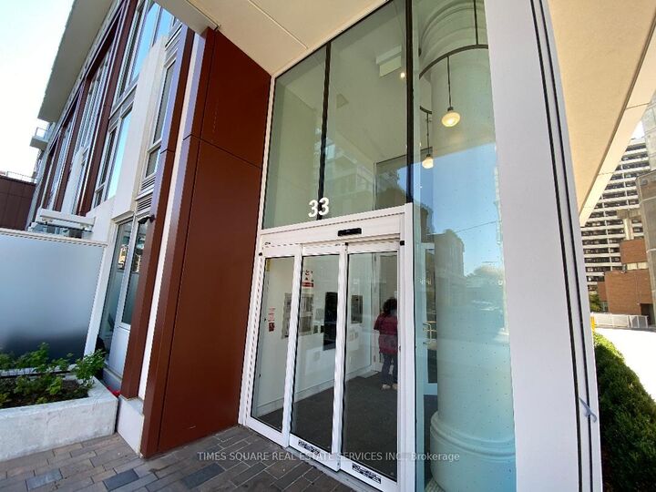 Property Photo:  33 Helendale Avenue 2603  ON M4R 0A4 