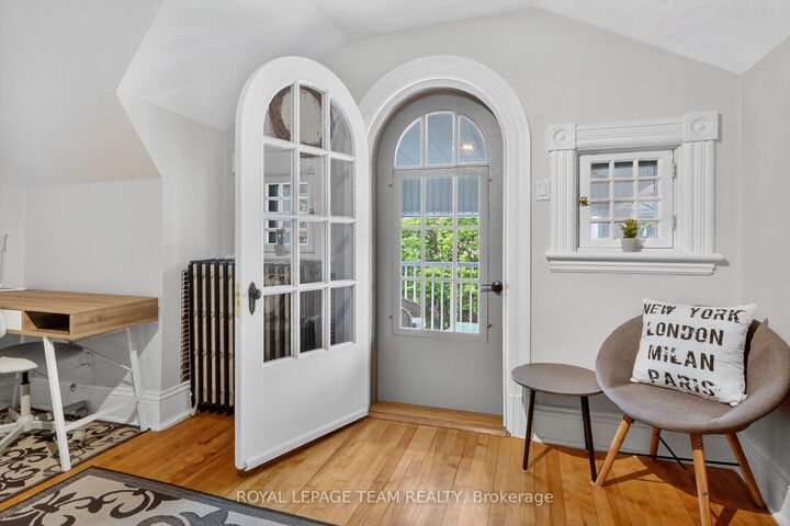Property Photo:  64 Delaware Avenue  ON K2P 0Z3 