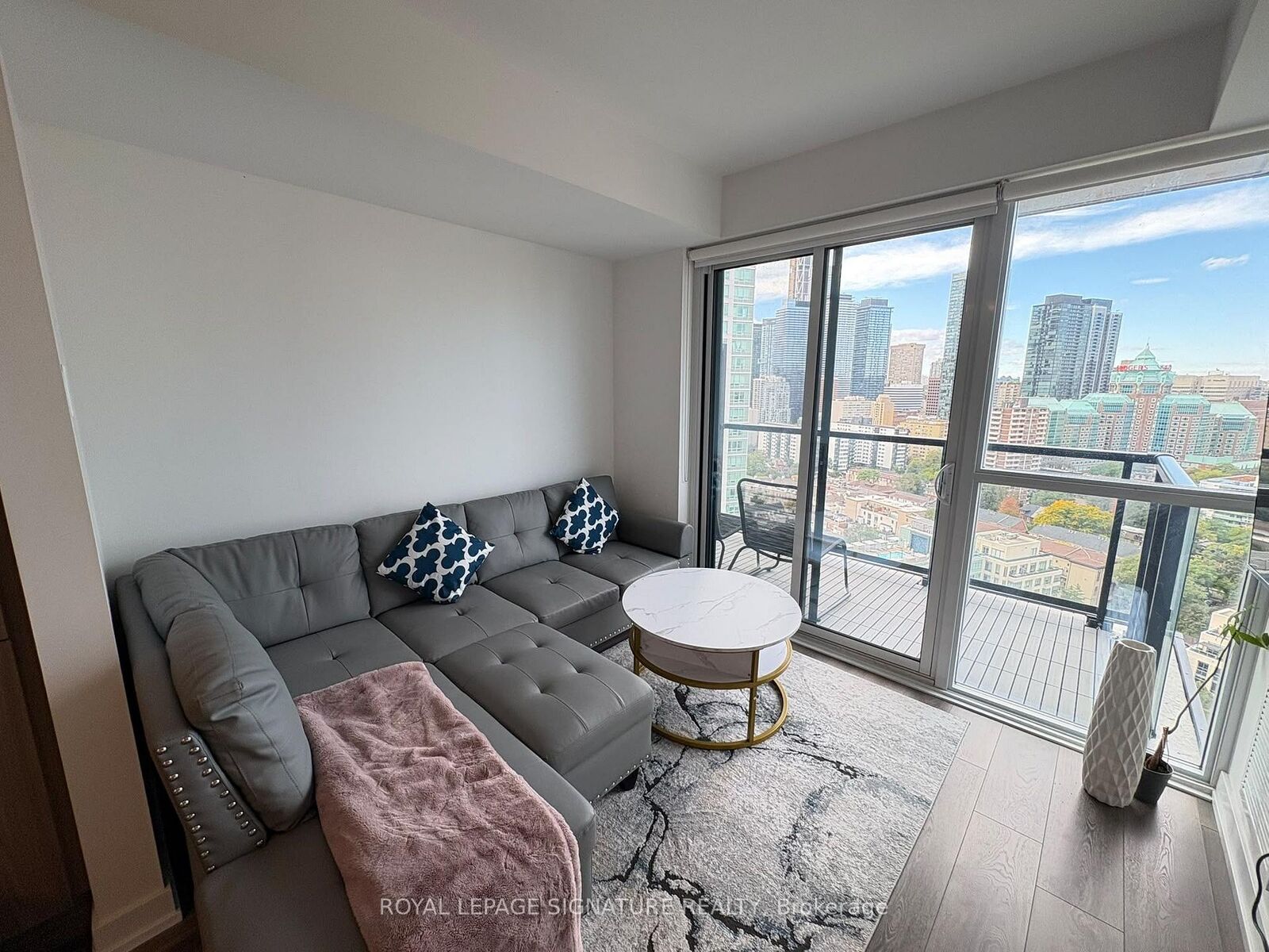 Property Photo: 159 Wellesley Street 2210 ON M4Y 0H5