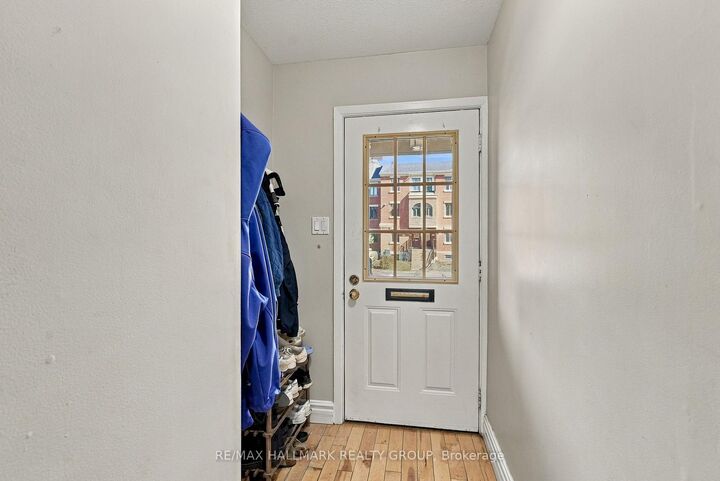 Property Photo:  28 Crispin Private  ON K1K 2T8 