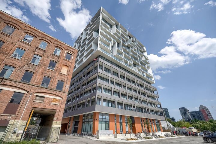Property Photo: 9 Tecumseth Street 421 ON M5V 3G4
