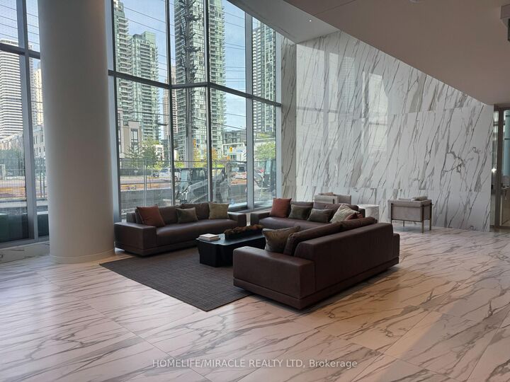 Property Photo:  448 Burnhamthorpe Road 5805  ON L5B 0R4 