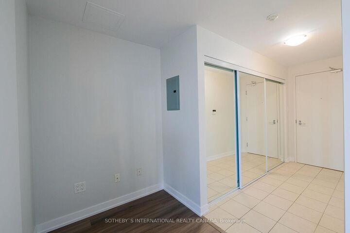 Property Photo:  37 Grosvenor Street 2107  ON M4Y 3G5 