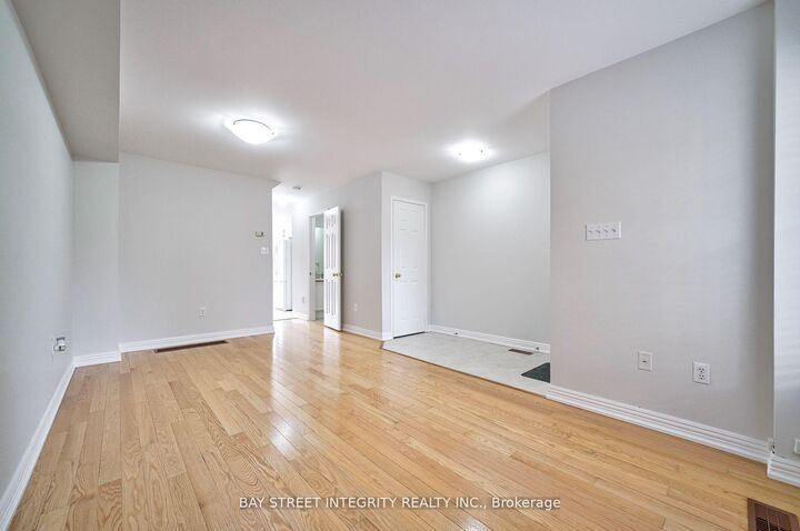 Property Photo:  75 Selkirk Drive  ON L4B 4S4 
