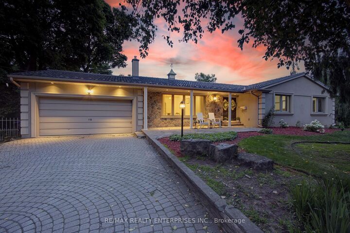 Property Photo:  551 Cochise Crescent  ON L5H 1Y3 