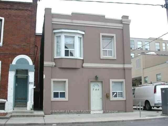 Property Photo:  746 Lansdowne Avenue Bsmt Bedroom  ON M6H 3Y8 