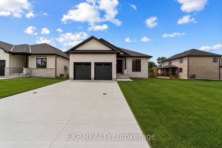 Property Photo:  404 Erie Street  ON N0M 2S0 
