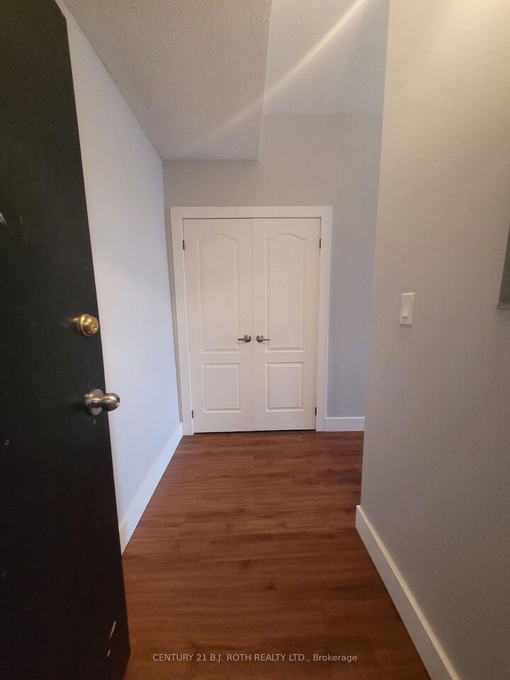 Property Photo:  19 Dunlop Street W 203  ON L4N 1A1 
