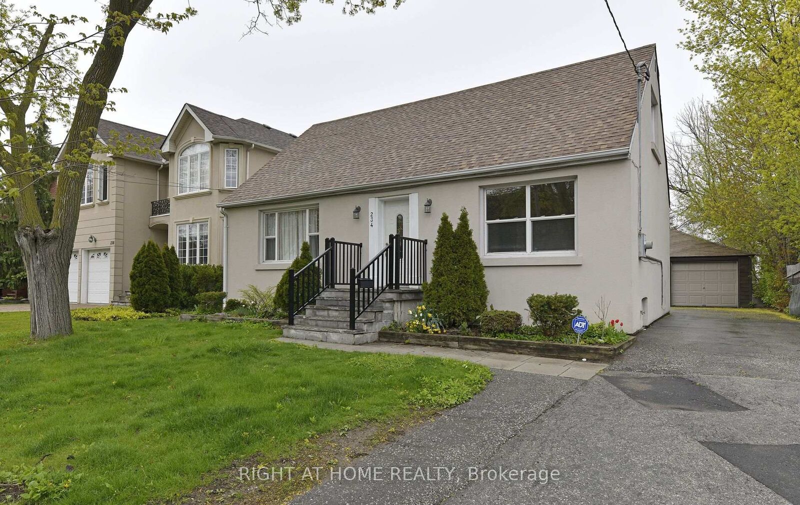 Property Photo:  234 Poyntz Avenue  ON M2N 1J7 