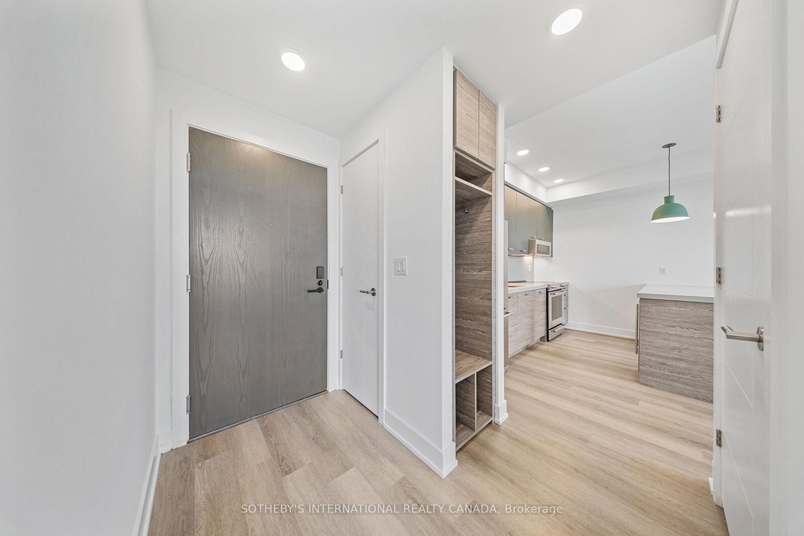 Property Photo:  484 Spadina Avenue 705  ON M5S 0E4 