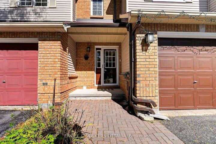 Property Photo:  12 Kalbrook Street  ON K2T 1A8 