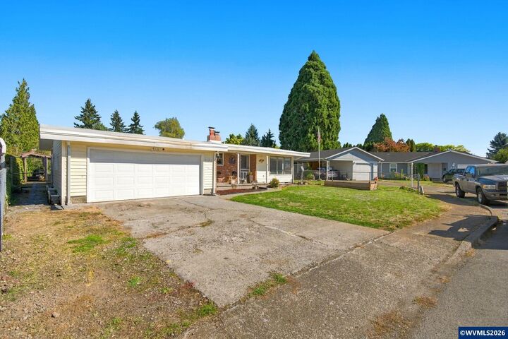 Property Photo: 791 Moneda Ct N OR 97303