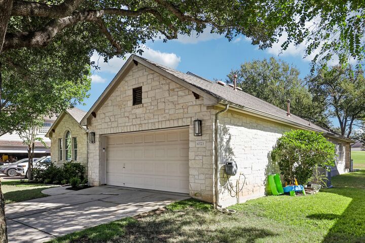 Property Photo: 10723 River Plantation Drive TX 78747
