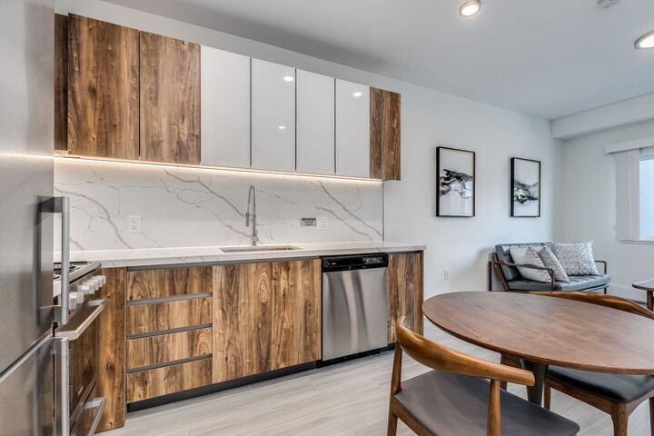 Property Photo:  1168 Pendrell Street 303  BC V6E 1L4 
