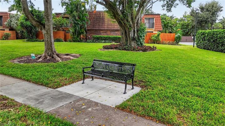 Property Photo: 1428 Park Shore Cir 4 FL 33901