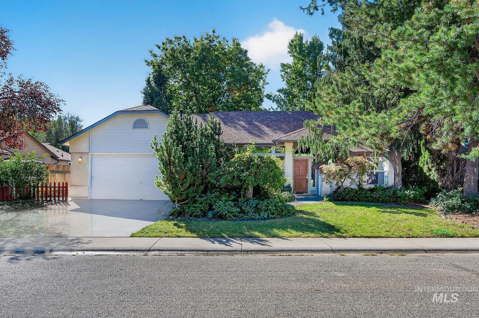 Property Photo: 6277 W Parapet Ct ID 83703
