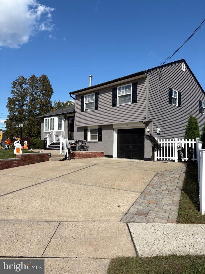 Property Photo:  4 Bow Road  NJ 08690 