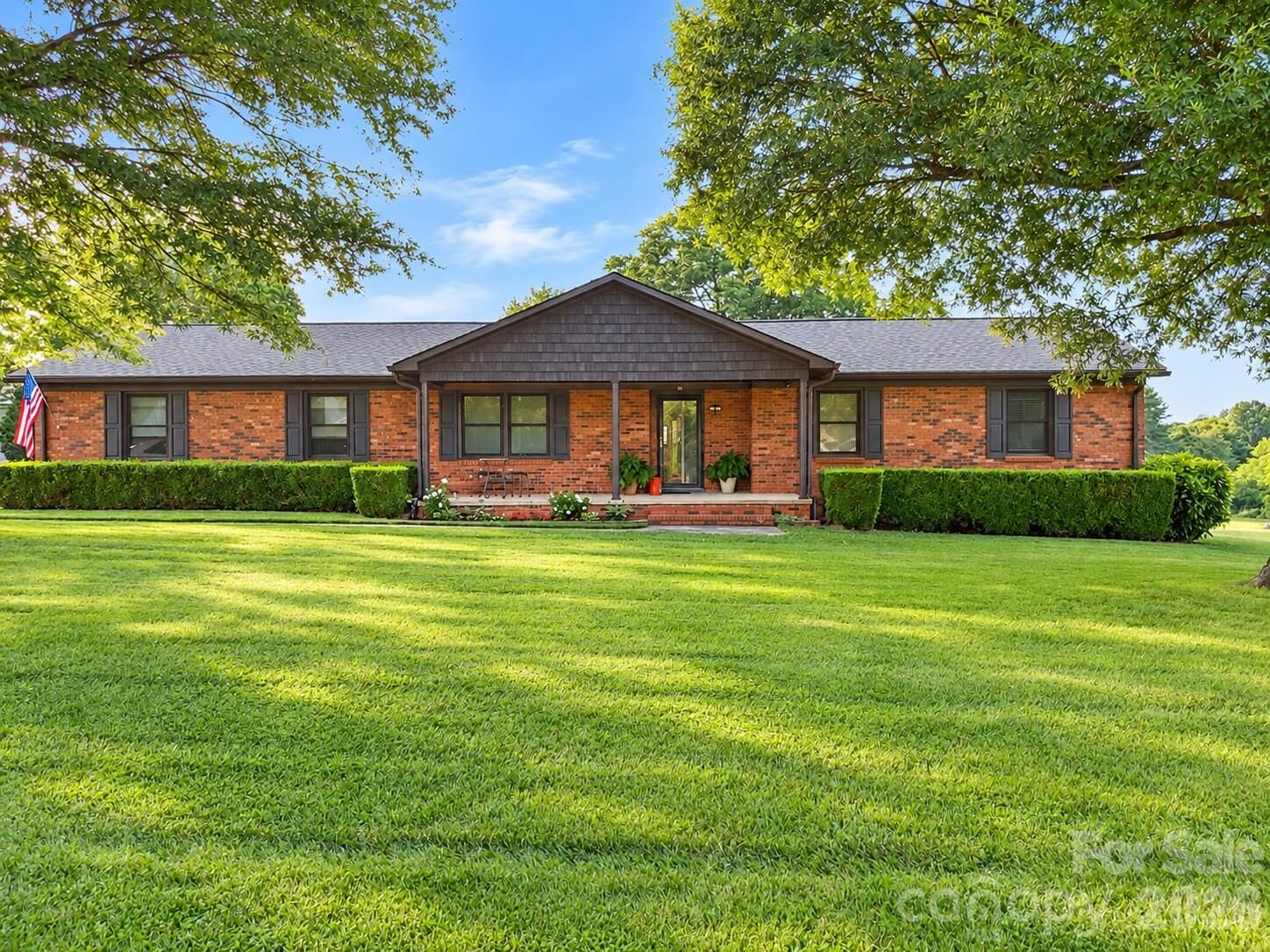 Property Photo:  117 Oak Hill Lane  NC 28625 