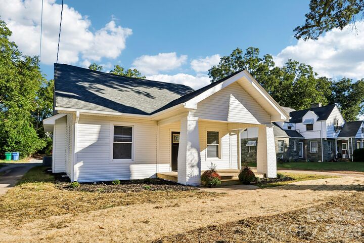 Property Photo:  903 E Main Street  NC 28001 
