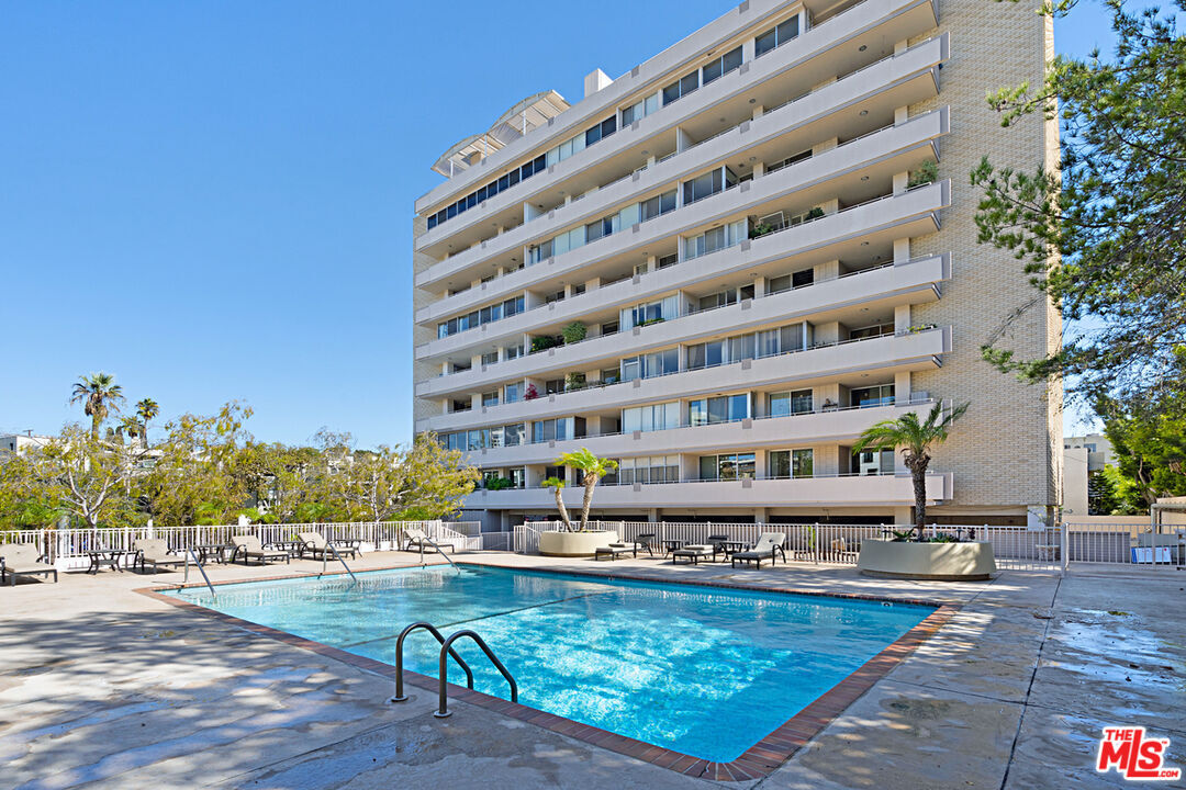 Property Photo:  1333 S Beverly Glen, Unit 302  CA 90024 