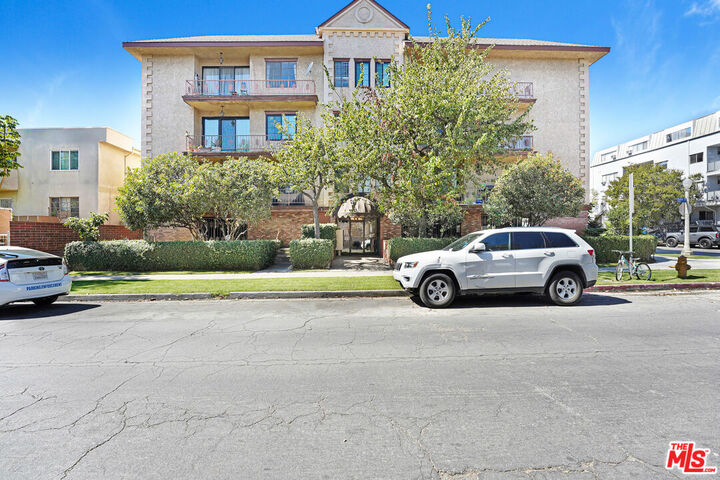 Property Photo:  1101 Rexford Dr, Unit 303  CA 90035 