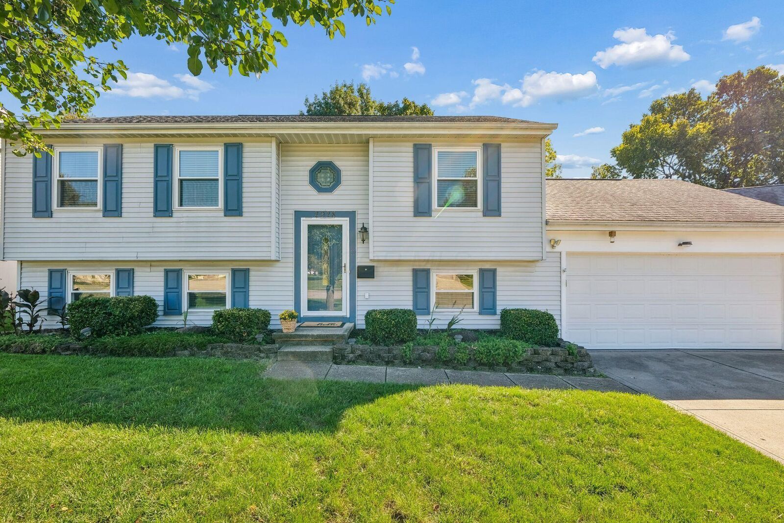 Property Photo: 2928 Daisy Lane OH 43204