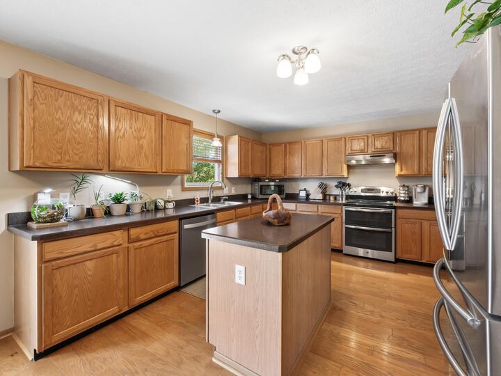 Property Photo:  1727 Creekview Drive  OH 43040 