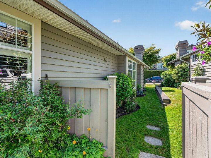 Property Photo:  15020 27A Avenue 7  BC V4P 2Z9 