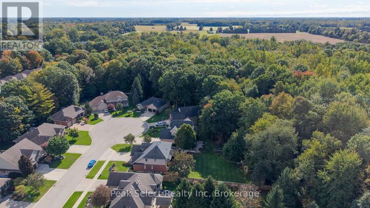 Property Photo:  88 Saxonville Court  ON N7G 4M1 