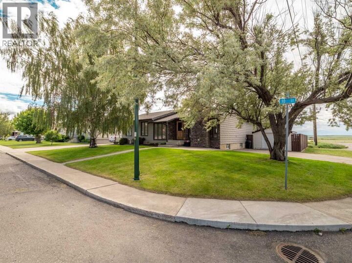 Property Photo:  506 10 Street  AB T0L 0Z0 