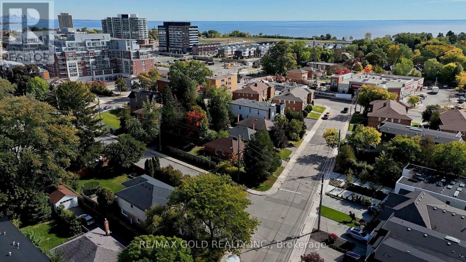 Property Photo: 11 Pine Avenue North ON L5H 2P7