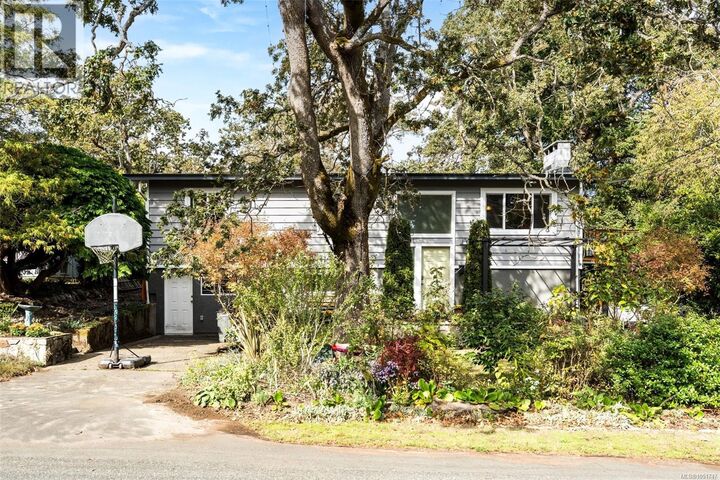 Property Photo:  994 Ridgeway Street  BC V8X 3C4 