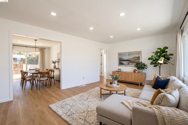 Property Photo: 206 William Reed Dr CA 94509