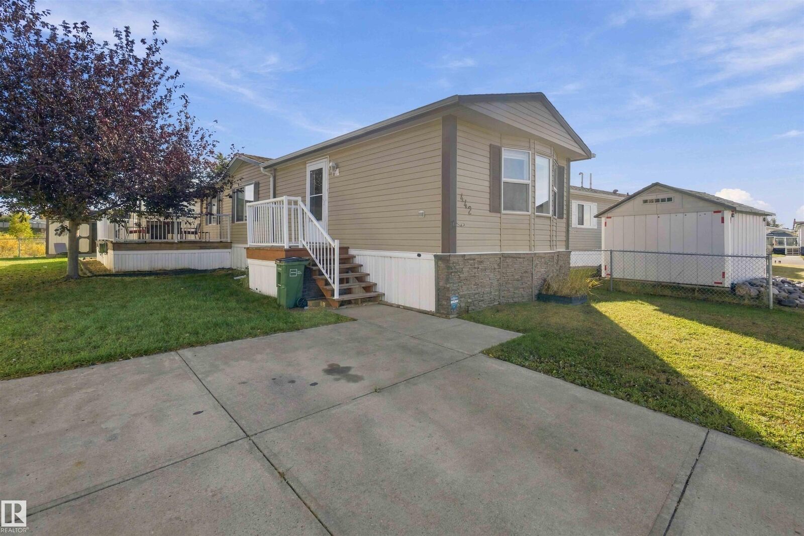 Property Photo:  442 Oak Wood Crescent NW  AB T6P 0B2 