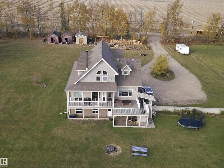 Property Photo:  3513 Twp. Rd. 613A  AB T7N 1N2 