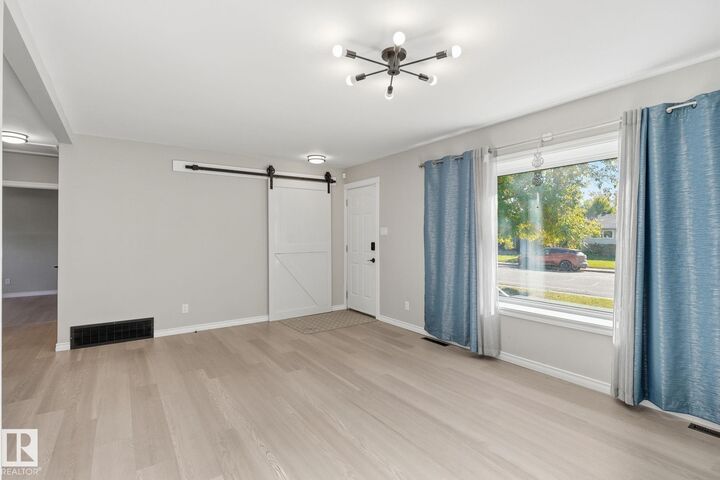 Property Photo: 4920 55 Avenue AB T0B 4N0