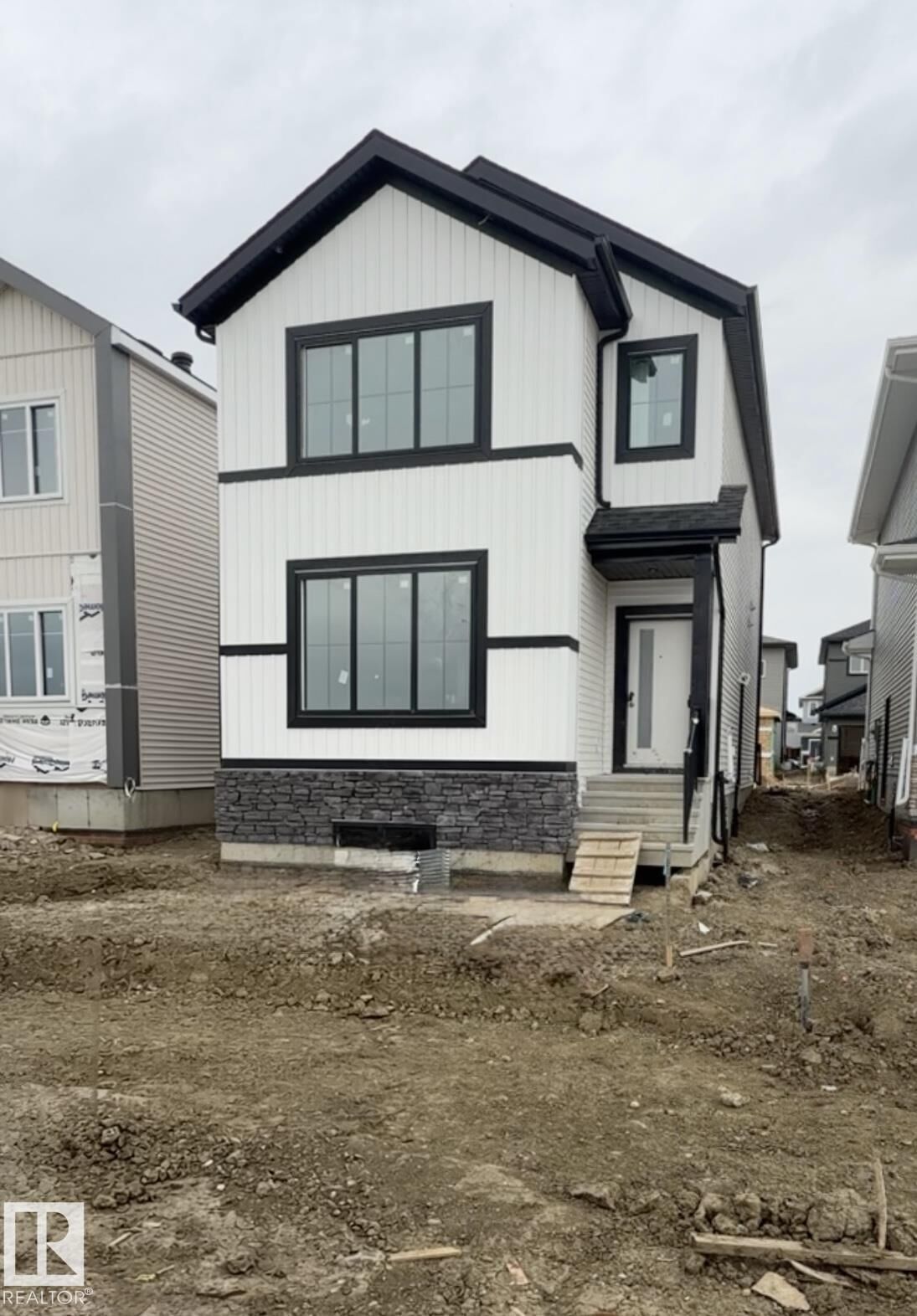 Property Photo:  545 Robinson Boulevard  AB T9E 1Z4 