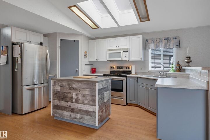Property Photo:  1666 Jubilee Crescent  AB T8H 2J5 