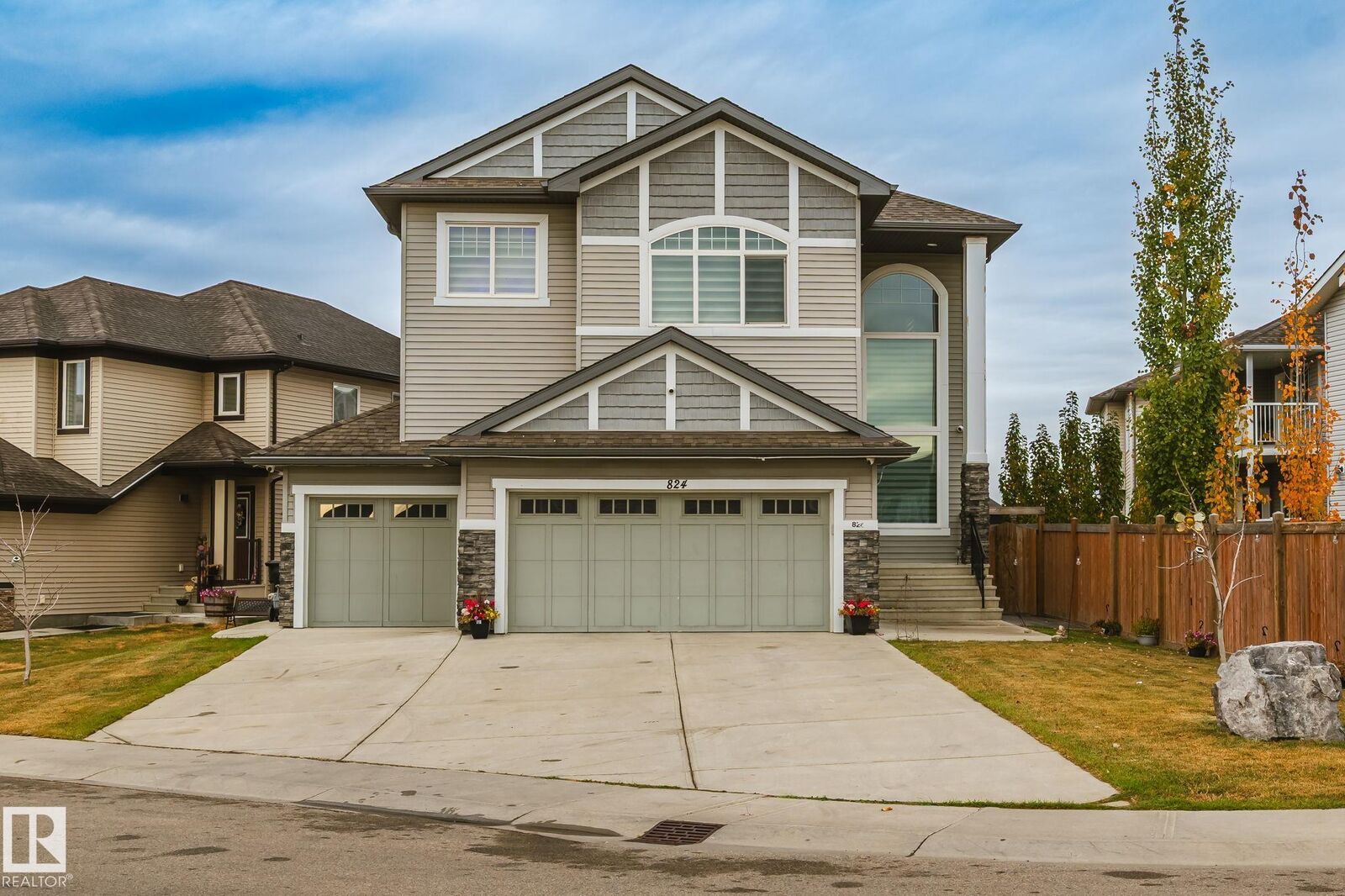 Property Photo:  824 34 Ave NW  AB T6T 0B3 