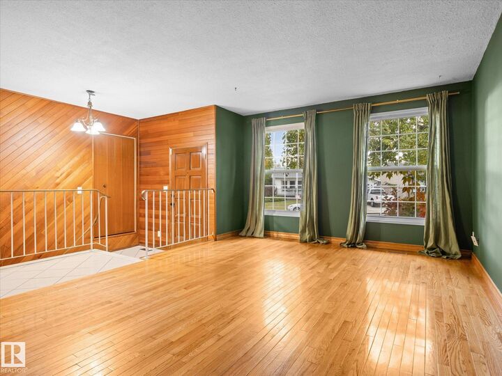 Property Photo:  13844 30 Street NW  AB T5Y 1M5 