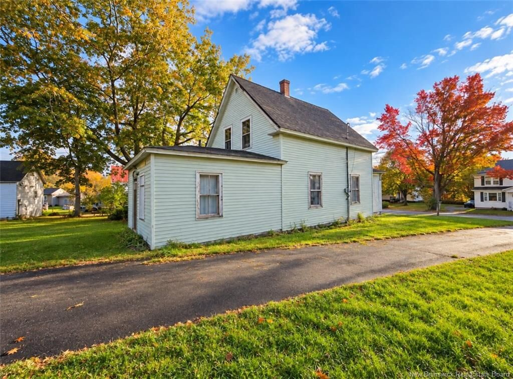Property Photo:  47 Highland Avenue  NB E6J 1H7 