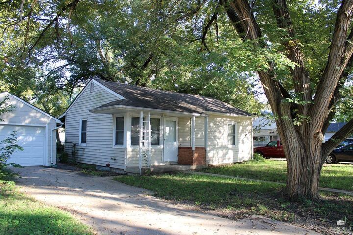 Property Photo: 2124 Sloan Street KS 66502